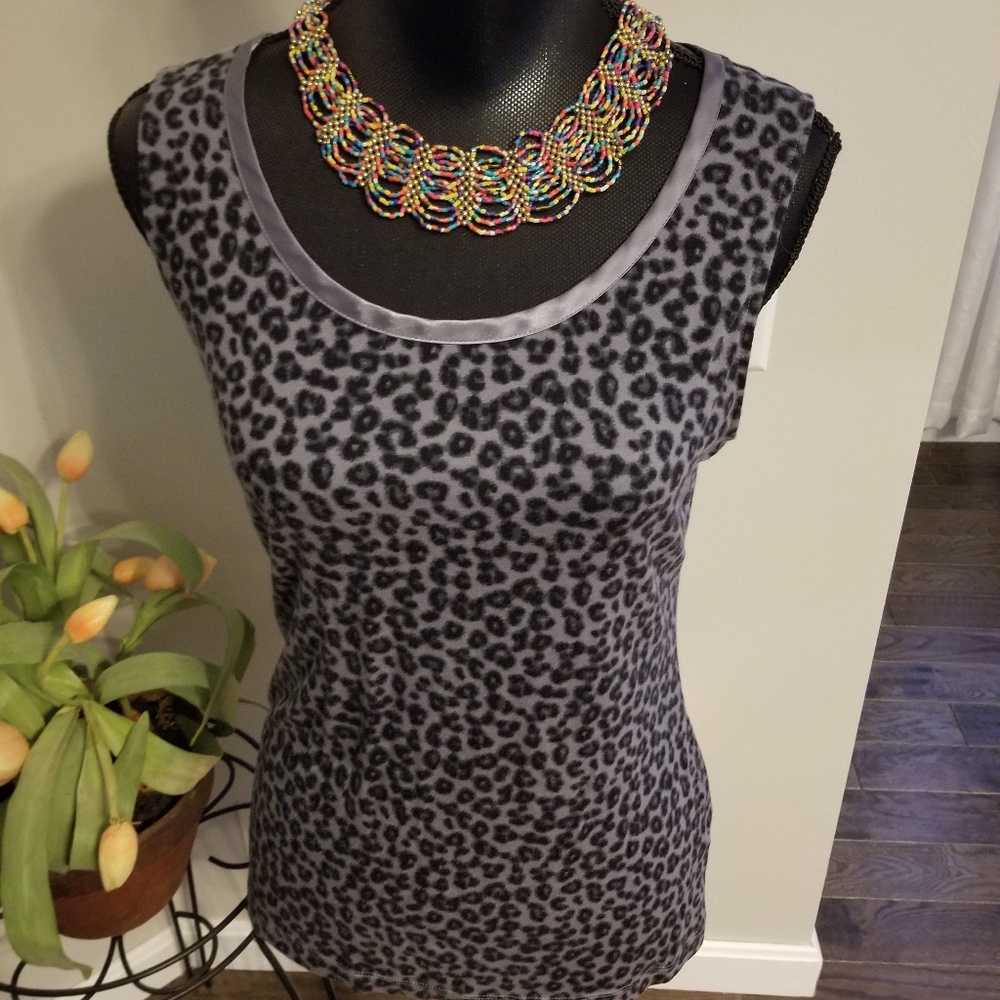 Banana Republic womens shirt size MEDIUM grays